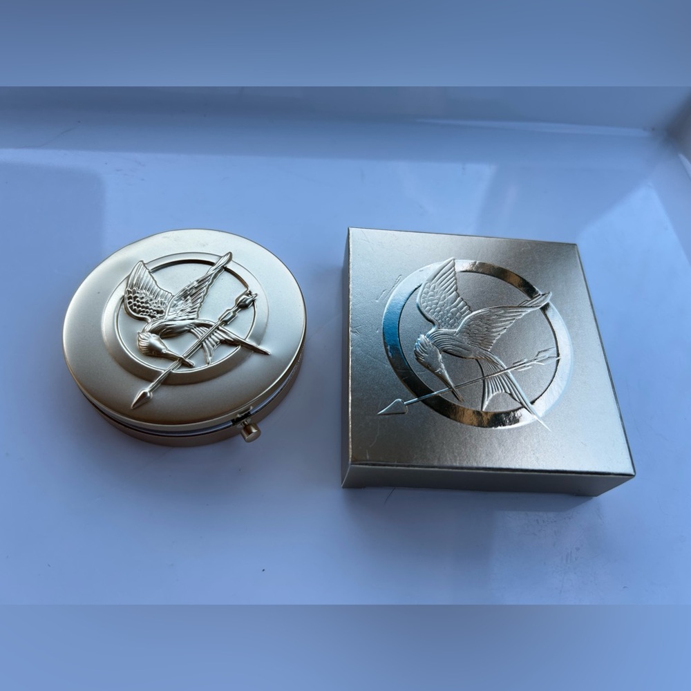 NEW Storybook Revolution Hunger Games Girl on Fire  Powder Highlighter Compact